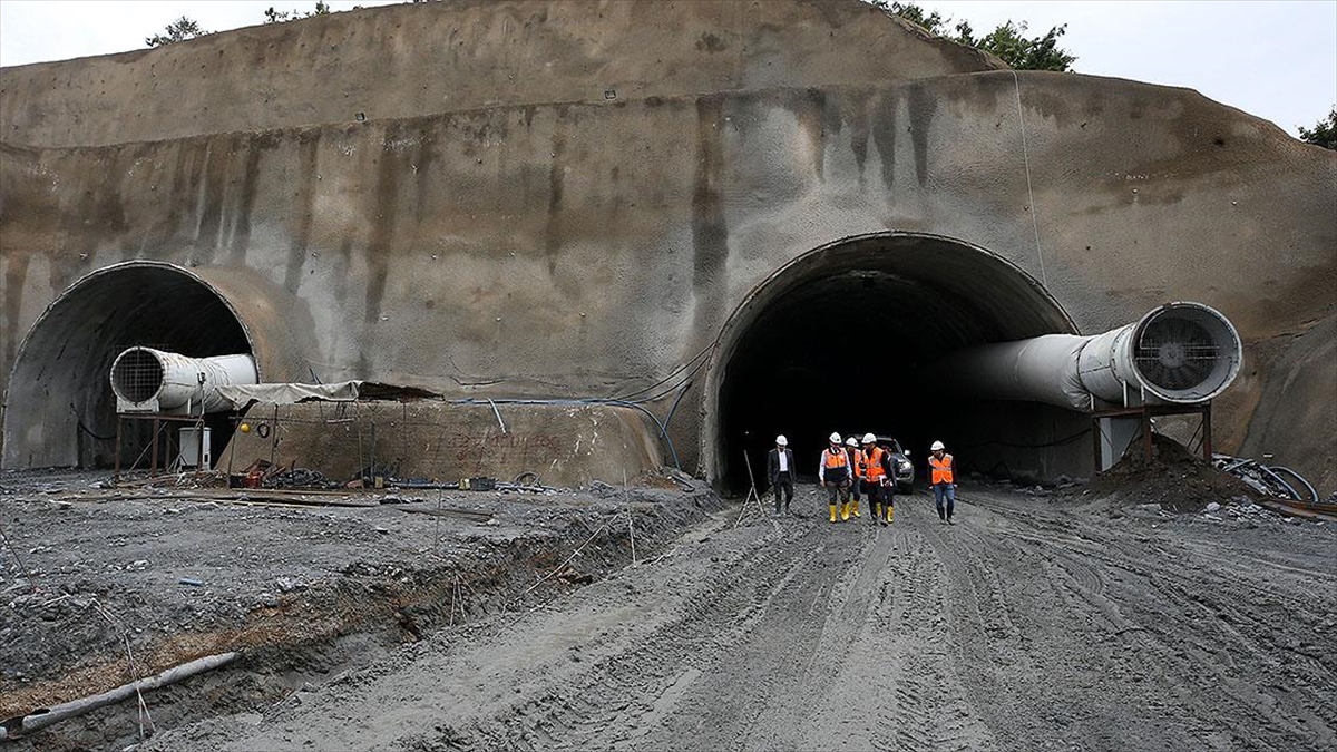 bitlis-van-kara-yolunda-ulasim-cevre-yolu-ve-tunel-projeleriyle-daha-guvenli-hale-getiriliyor-dJeXxcwt.jpg