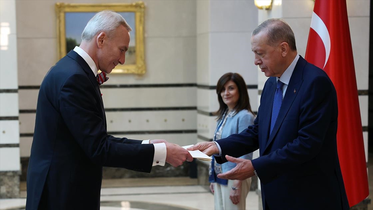 buyukelcilerden-cumhurbaskani-erdogana-guven-mektubu-xDr5dhTJ.jpg