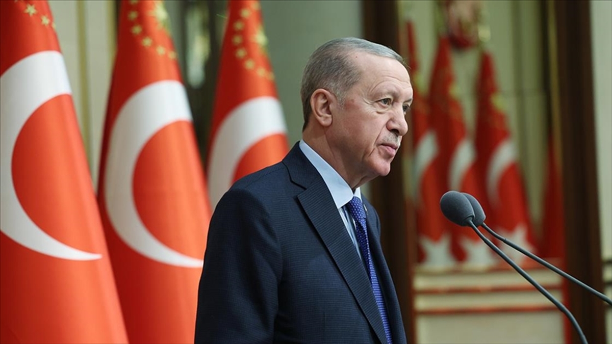 cumhurbaskani-erdogan-biz-gencleri-her-zaman-emaneti-teslim-edecegimiz-yol-arkadaslarimiz-olarak-gorduk-ZZaQE3PY.jpg