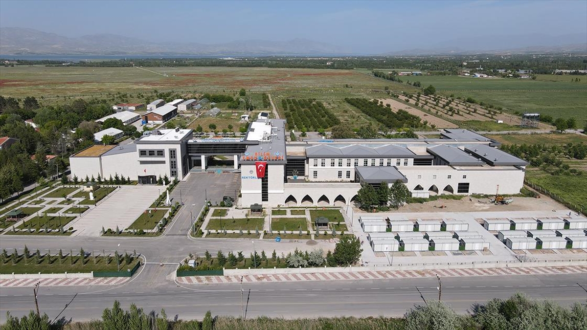 deprem-bolgesindeki-malatya-turgut-ozal-universitesinde-doluluk-yaklasik-yuzde-97-oldu-ADZpmbst.jpg