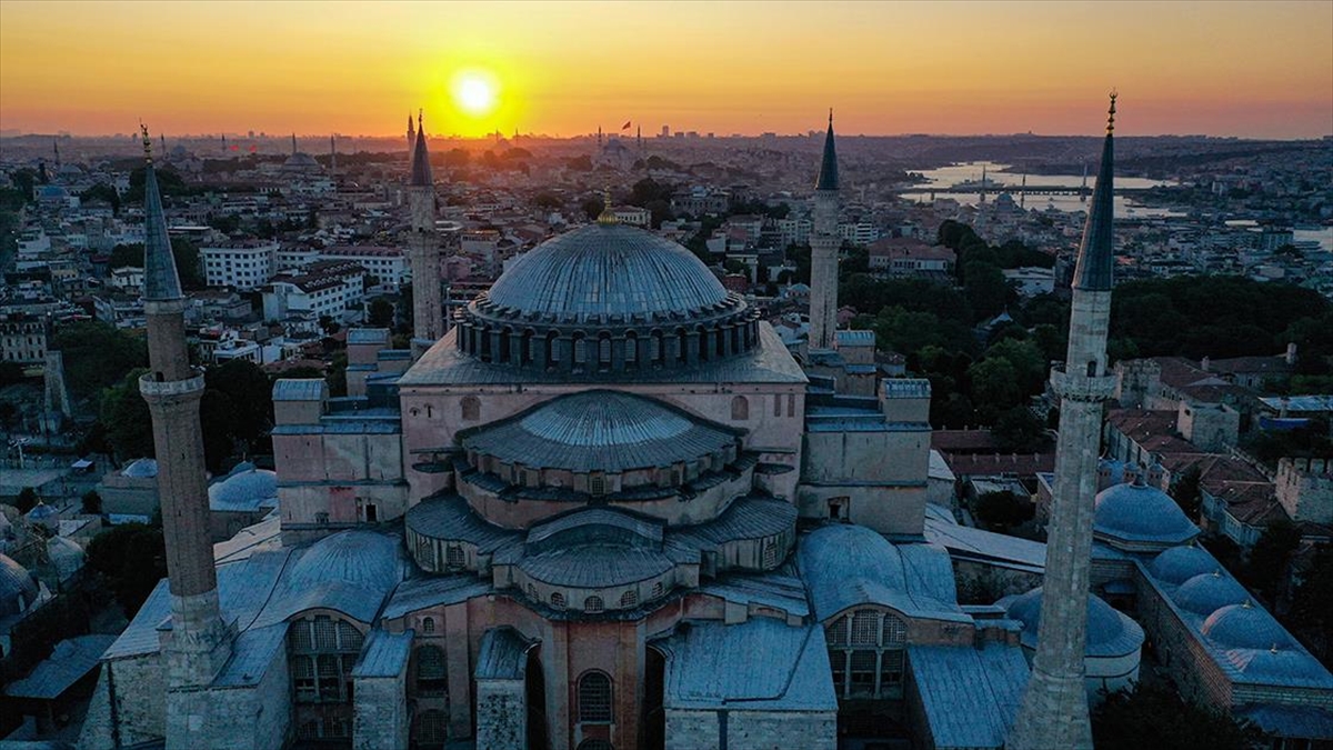 dezenformasyonla-mucadele-merkezi-ayasofya-i-kebir-camiinin-restorasyonuyla-ilgili-iddialari-yalanladi-WNYBWRbD.jpg