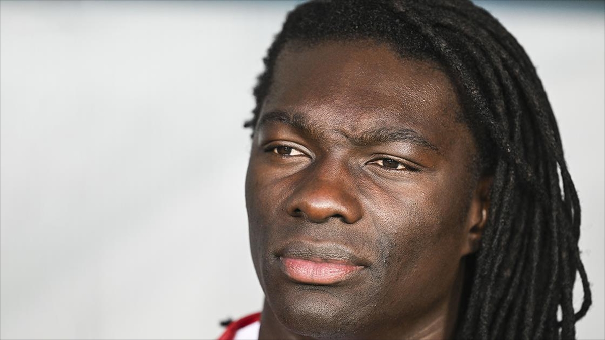 eski-galatasarayli-futbolcu-gomis-kizina-turk-kadinini-ornek-gosterdi-LwtfSk1H.jpg