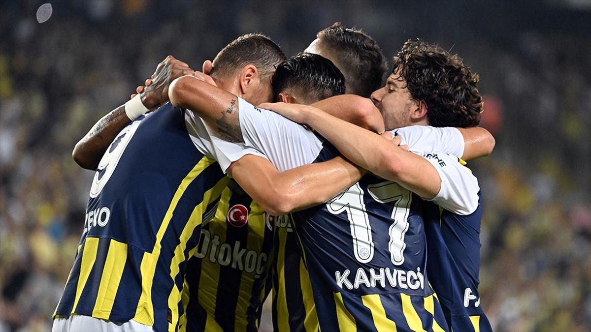 fenerbahce-23-kisilik-uefa-avrupa-konferans-ligi-kadrosunu-acikladi-f3CMR5nd.jpg