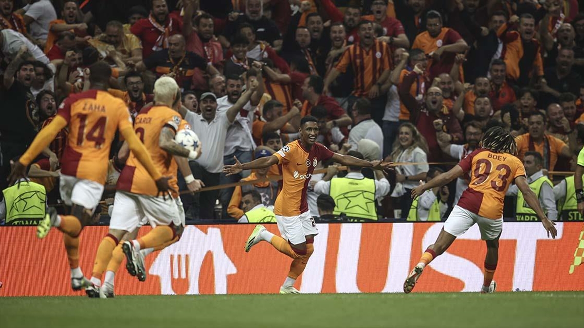 galatasarayli-tetenin-golu-haftanin-en-iyisine-aday-t7bQ1aKF.jpg