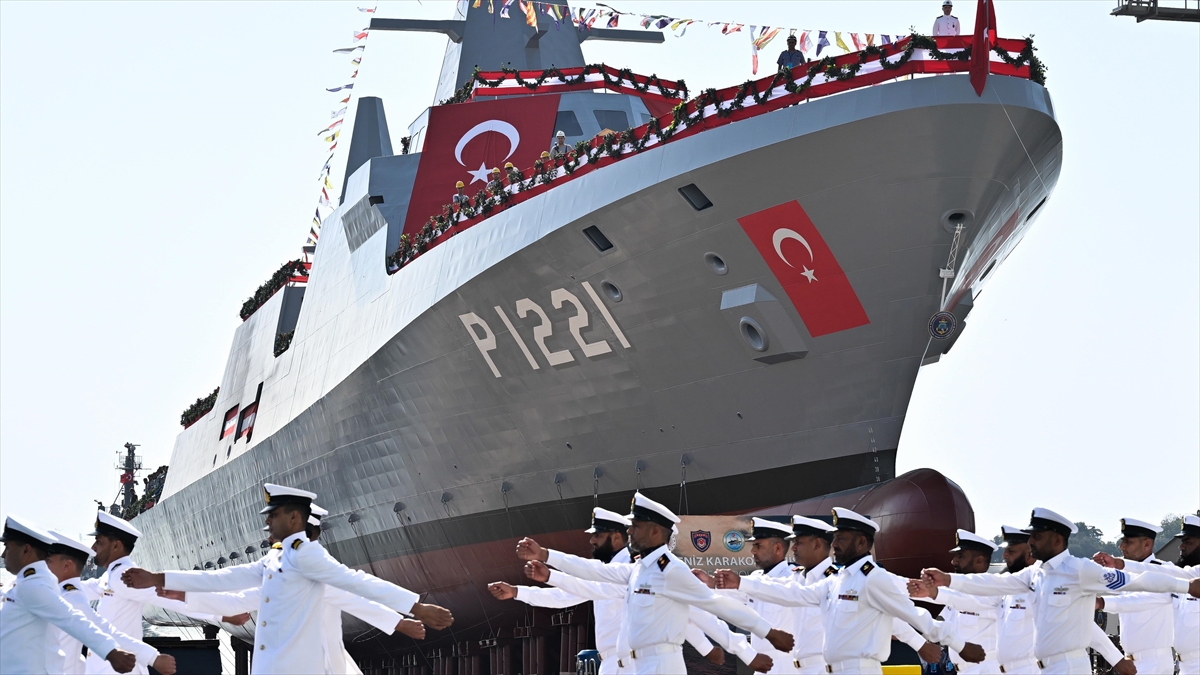 istanbulda-pakistan-milgem-teslimati-ile-karakol-gemilerini-denize-indirme-toreni-yapildi-skMNxlpg.jpg