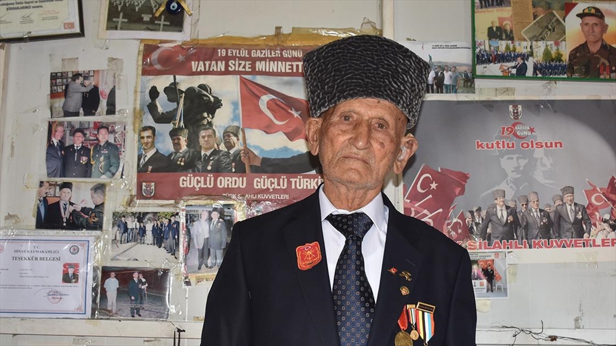 kore-gazisi-yusuf-cavus-madalyasini-gururla-tasiyor-rlURkiME.jpg