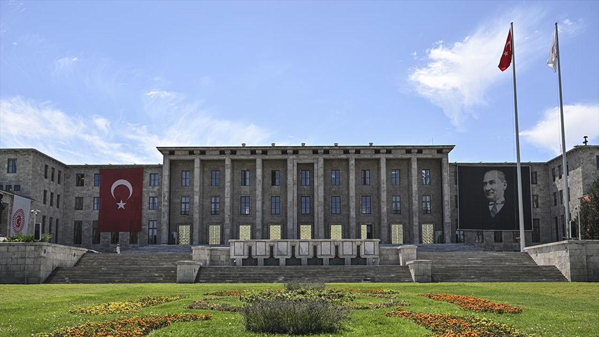 meclis-yeni-yasama-yilina-hazir-vPaHQPRT.jpg