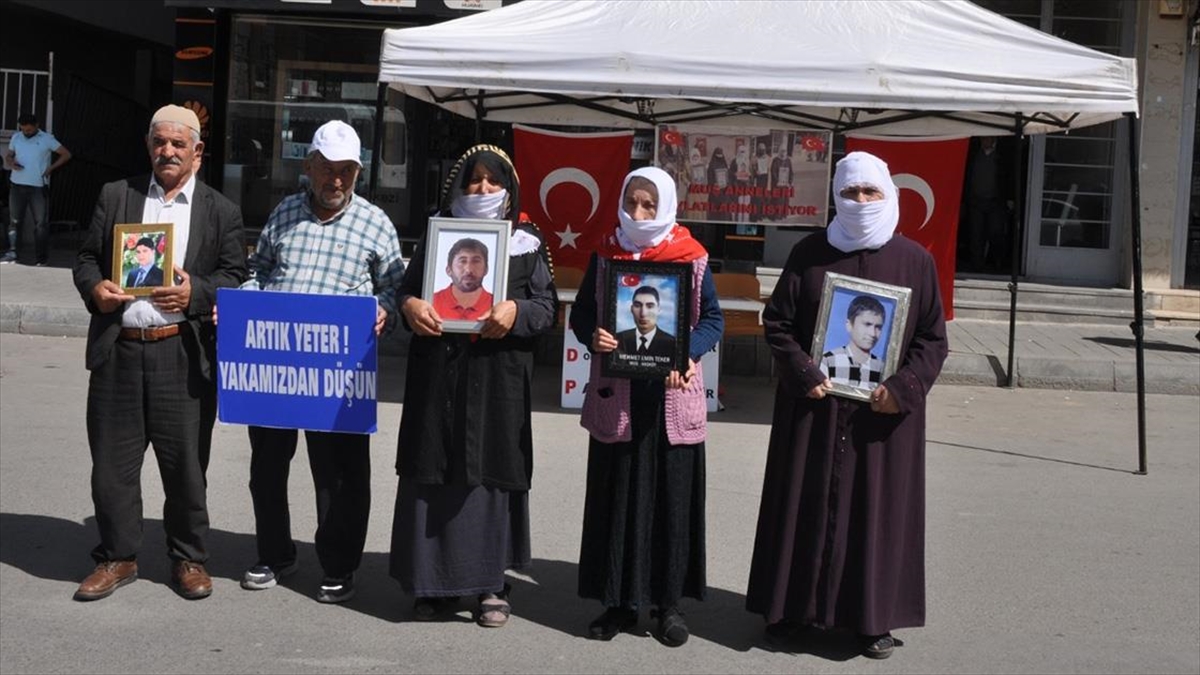 muslu-aileler-hdp-onundeki-eylemlerini-surdurdu-WfpBfb2l.jpg