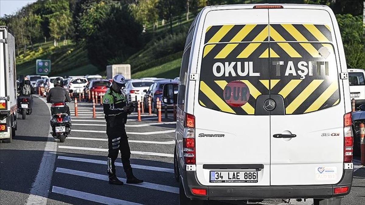 okullarin-ilk-haftasinda-53-bin-949-servis-araci-denetlendi-bEWF52PO.jpg