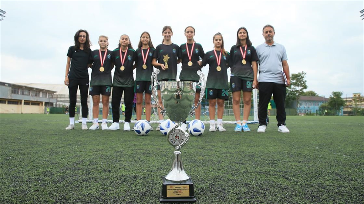 sampiyon-kocaeli-kadin-futbol-kulubu-milli-takima-oyuncu-yetistiriyor-uhQpnd5i.jpg