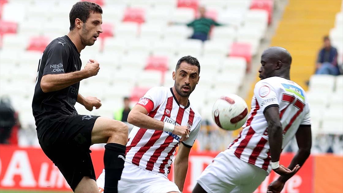 sivasspor-hatayspor-macinda-gol-sesi-cikmadi-VU9Ygxie.jpg