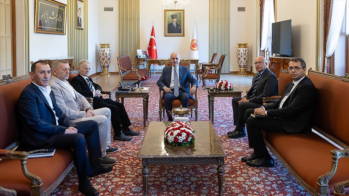 tbmm-baskani-kurtulmus-kirim-tatarlarinin-milli-lideri-kirimoglu-ve-beraberindeki-heyeti-kabul-etti-6WK6FPia.jpg