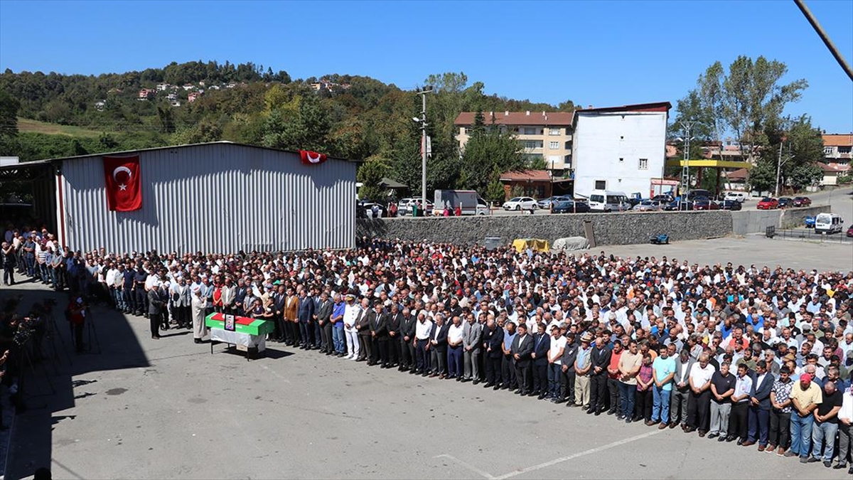 zonguldakta-maden-ocagindaki-gocukte-hayatini-kaybeden-isci-son-yolculuguna-ugurlandi-TFwL8CrE.jpg