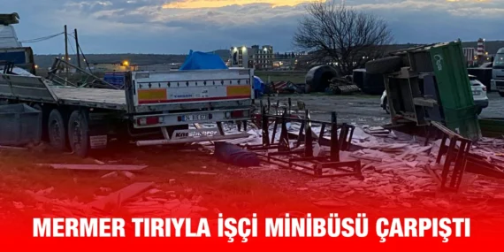 AYVALIK’TA MERMER YÜKLÜ TIR ZEYTİNYAĞI FABRİKASI İŞÇİLERİNİ TAŞIYAN SERVİS ARACIYLA ÇARPIŞTI